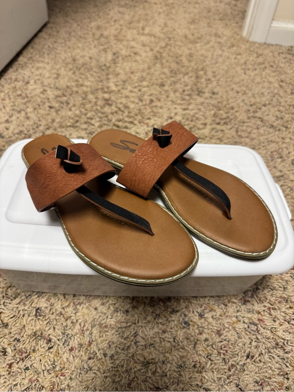 Seven7 Brown and Black Women’s Leather Thong Sandals Size 7